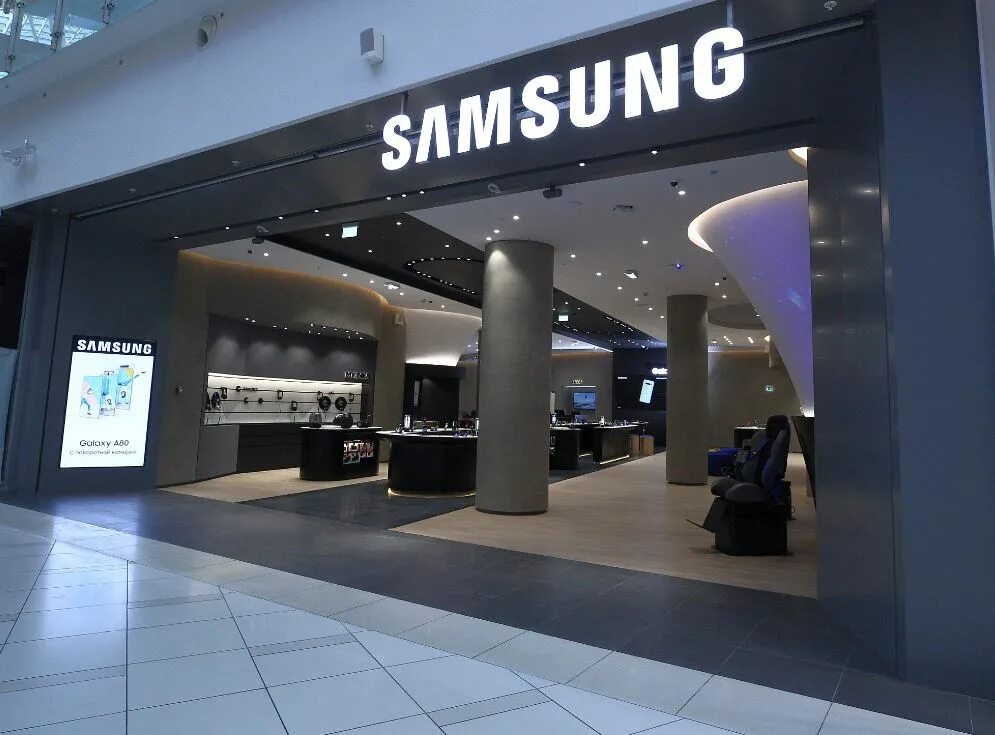 Https shop samsung. Авиапарк самсунг. Самсунг в Авиапарке. Магазин самсунг Авиапарк. ТЦ Авиапарк Samsung.