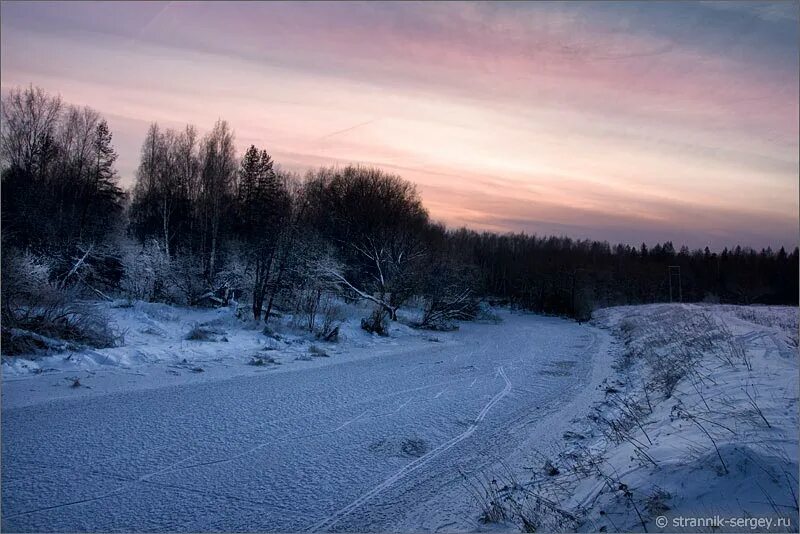 Серый день короче. Серебрится дорога. В лунном сиянии снег серебрится картинки красивые. В лунном сиянии снег картинки рисунки.