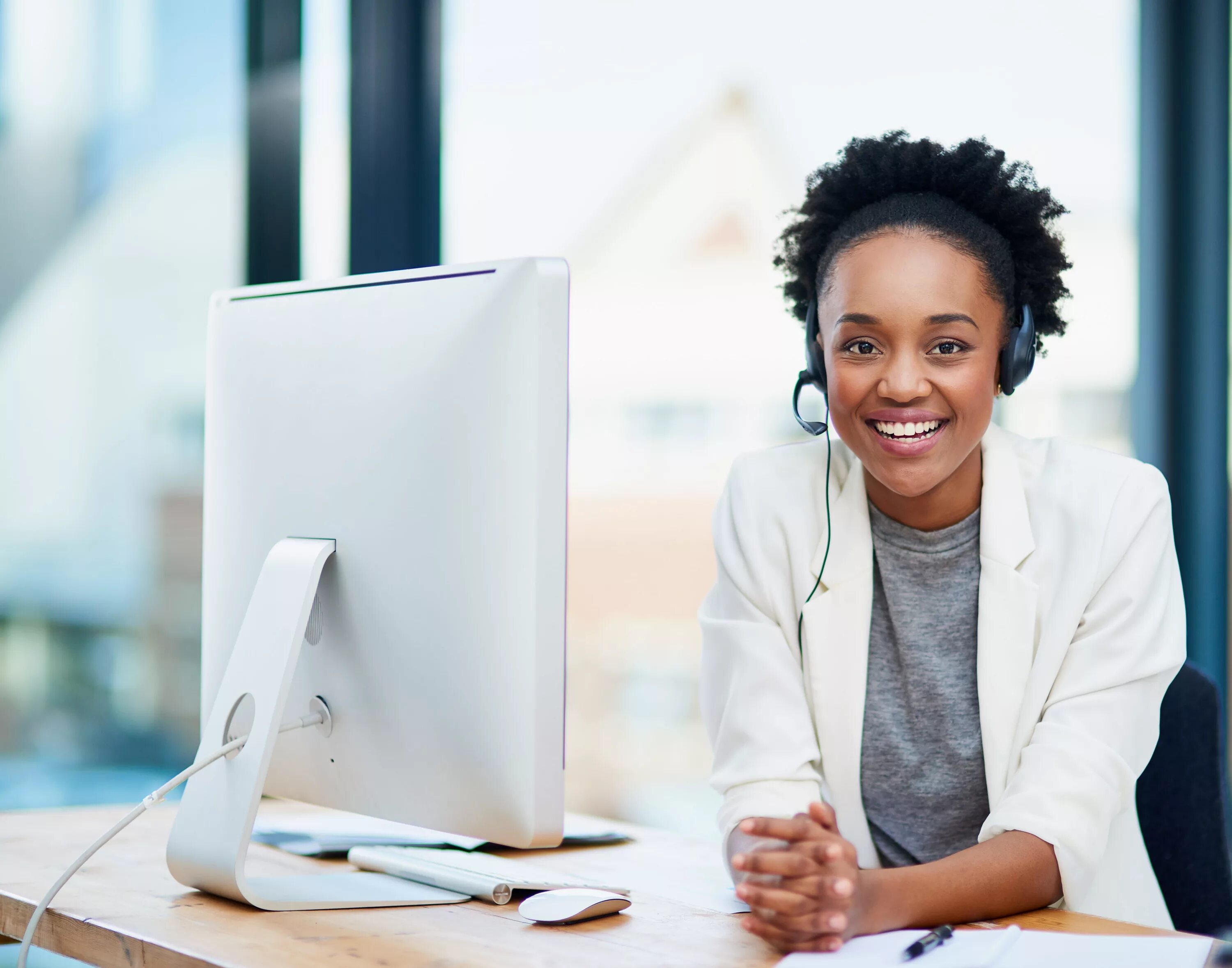 Service портрет. Customer support портрет. Человек ISTOCK. Africa calling