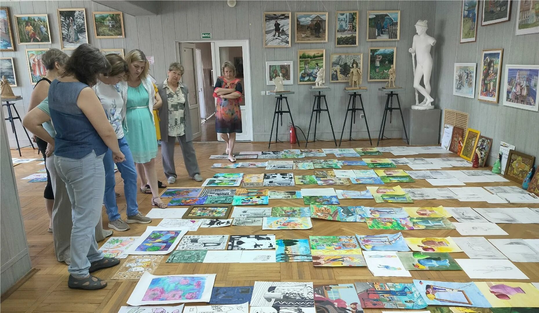 Музыкальная школа одинцово можайское шоссе. Родительское собрание в дхш. Детская художественная школа деревня одинцово. Детская школа искусств классика одинцово. Остановка школа искусств одинцово.