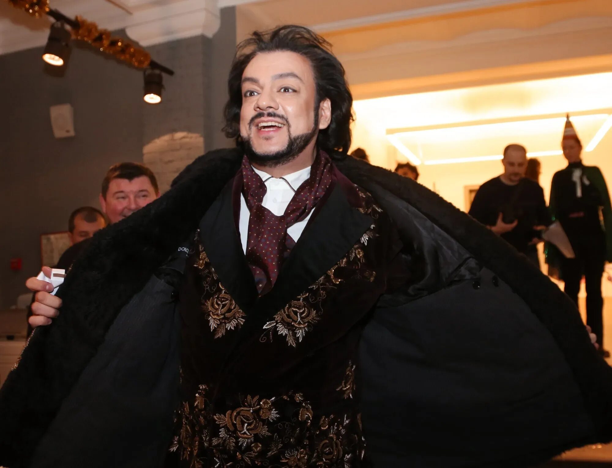 Киркоров дерется с таркан ом и мируани. Пранкеры и киркоров. Вован (пранкер). Пранкеры и киркоров. Киркоров и басков.