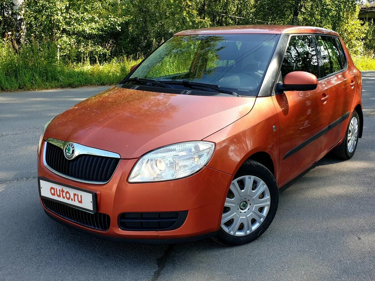 Шкода фабия 2008 хетчбэк. Skoda fabia 2008 хэтчбек. Шкода фабия 2008 белая. Шкода фабия 2008 года. Skoda fabia 2008 санол.