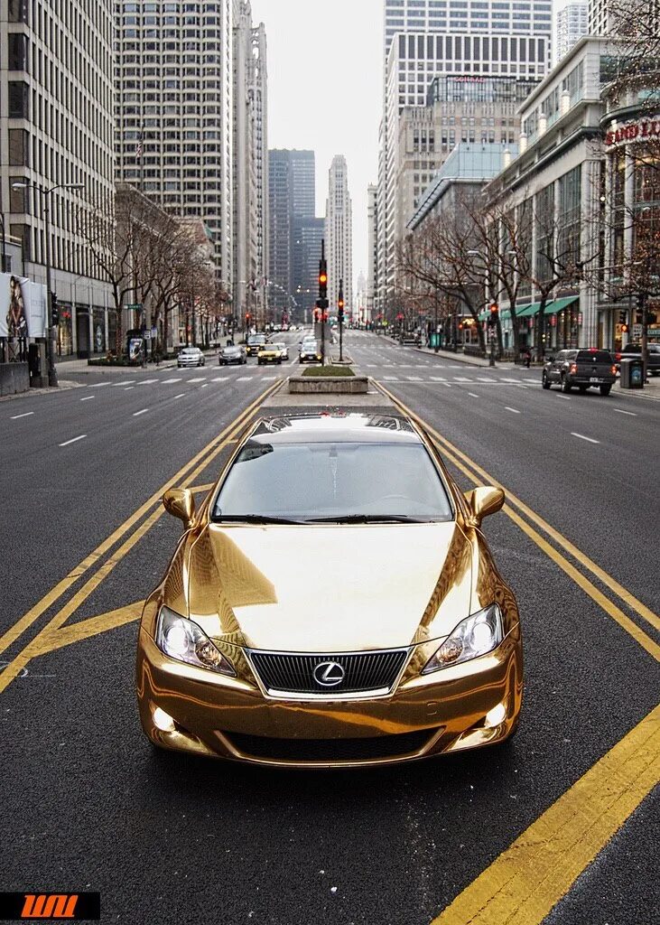 Gold car. Золотая машина. Золотистая машина. Золотые Тачки. Золотая машина Лексус.