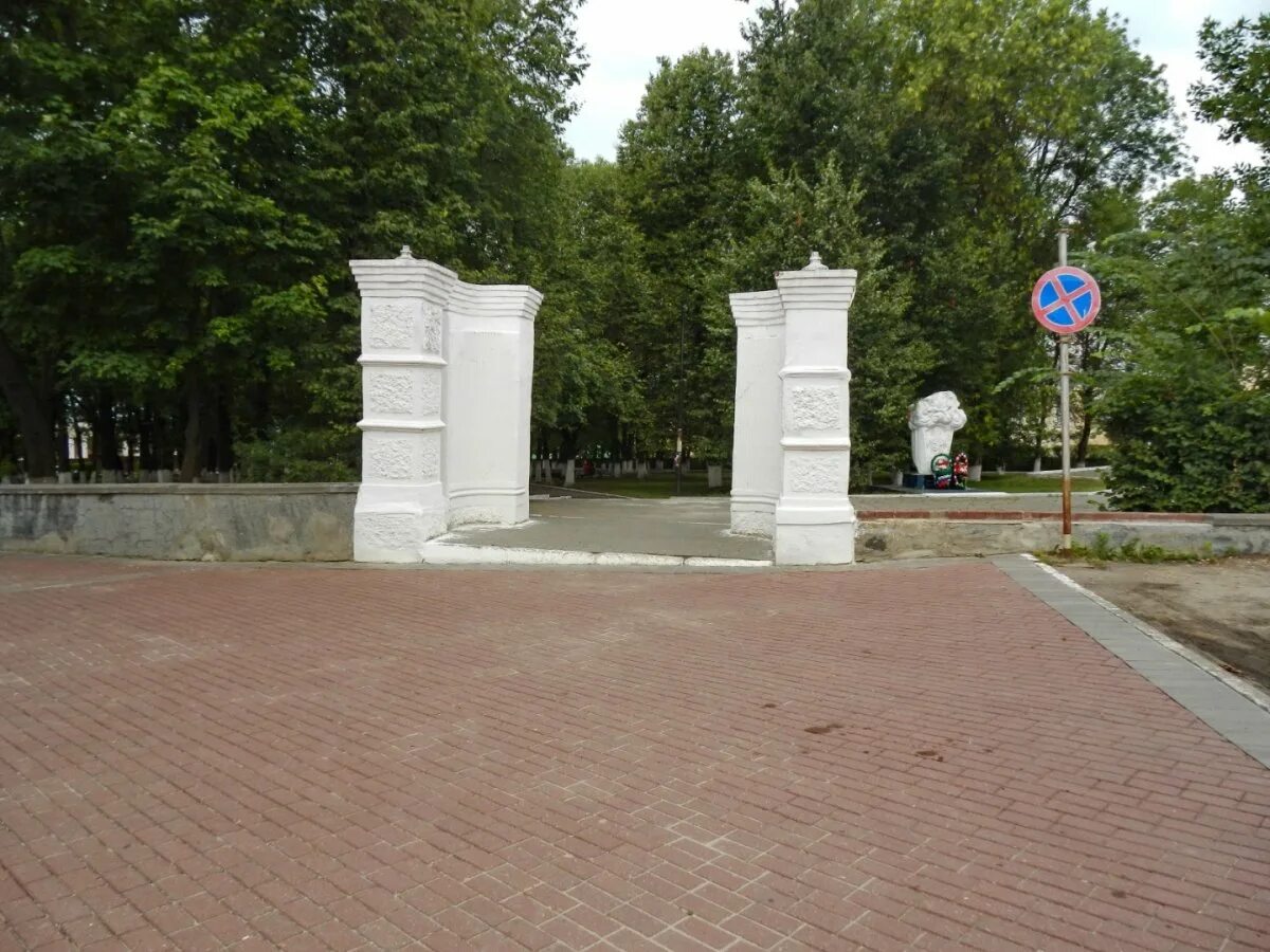 Лидер парк касимов. Памятник авинову в касимове. Соборный парк касимов. Касимов памятник пушкину. Парк пушкина касимов.