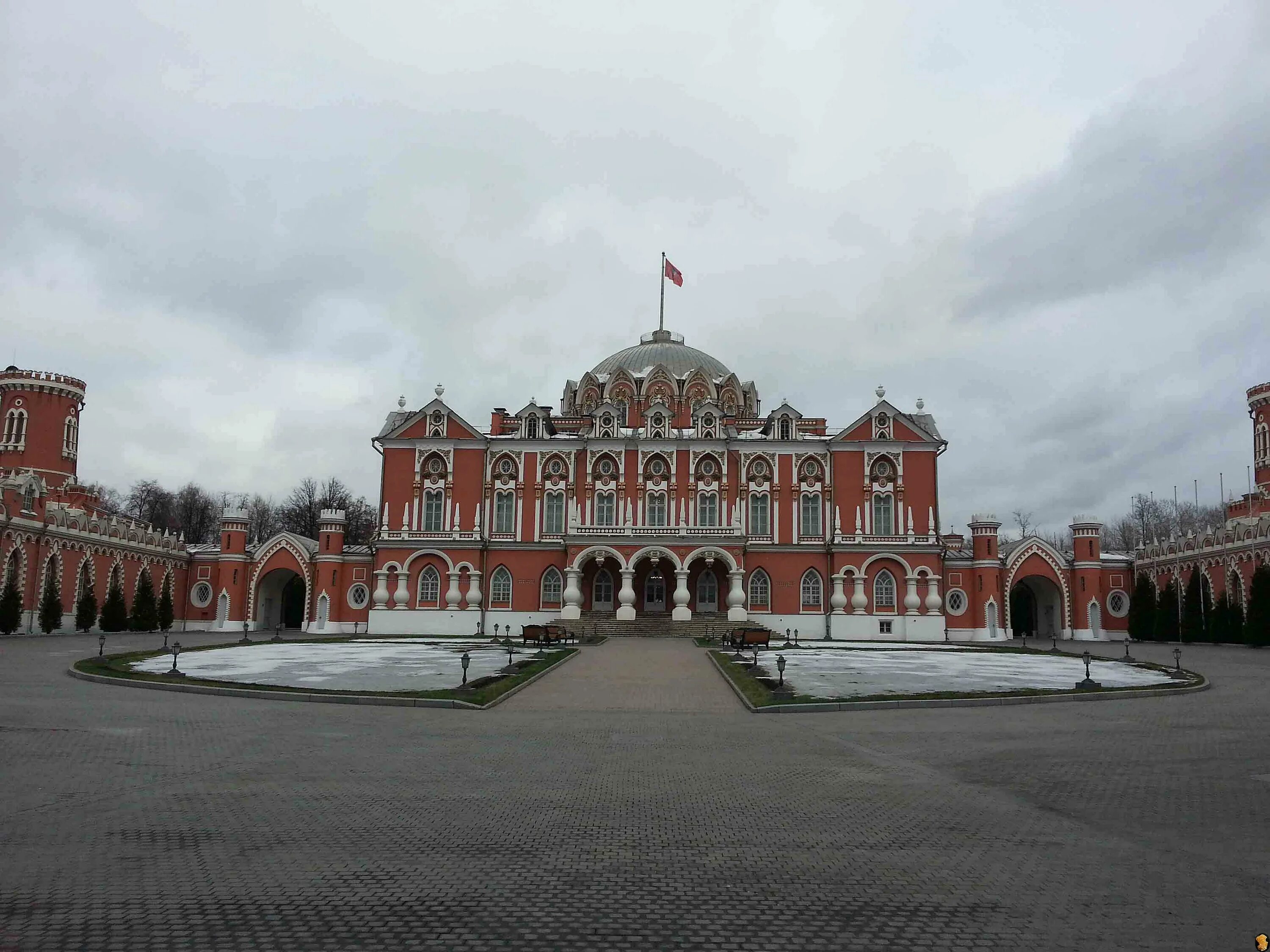 Петровский путевой дворец сайт. Ленинградский проспект 40 Петровский дворец. Петровский путевой дворец в Москве. Путевой дворец Можайск. Петровский дворец в Москве Казаков.