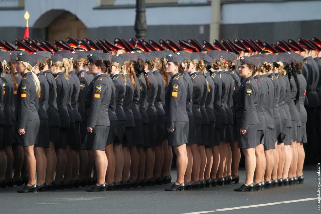 Девушки в полицейской форме. Парадка курсантов мчс. Девушки курсанты. Парадка курсантов мчс. Девушки курсанты курят.