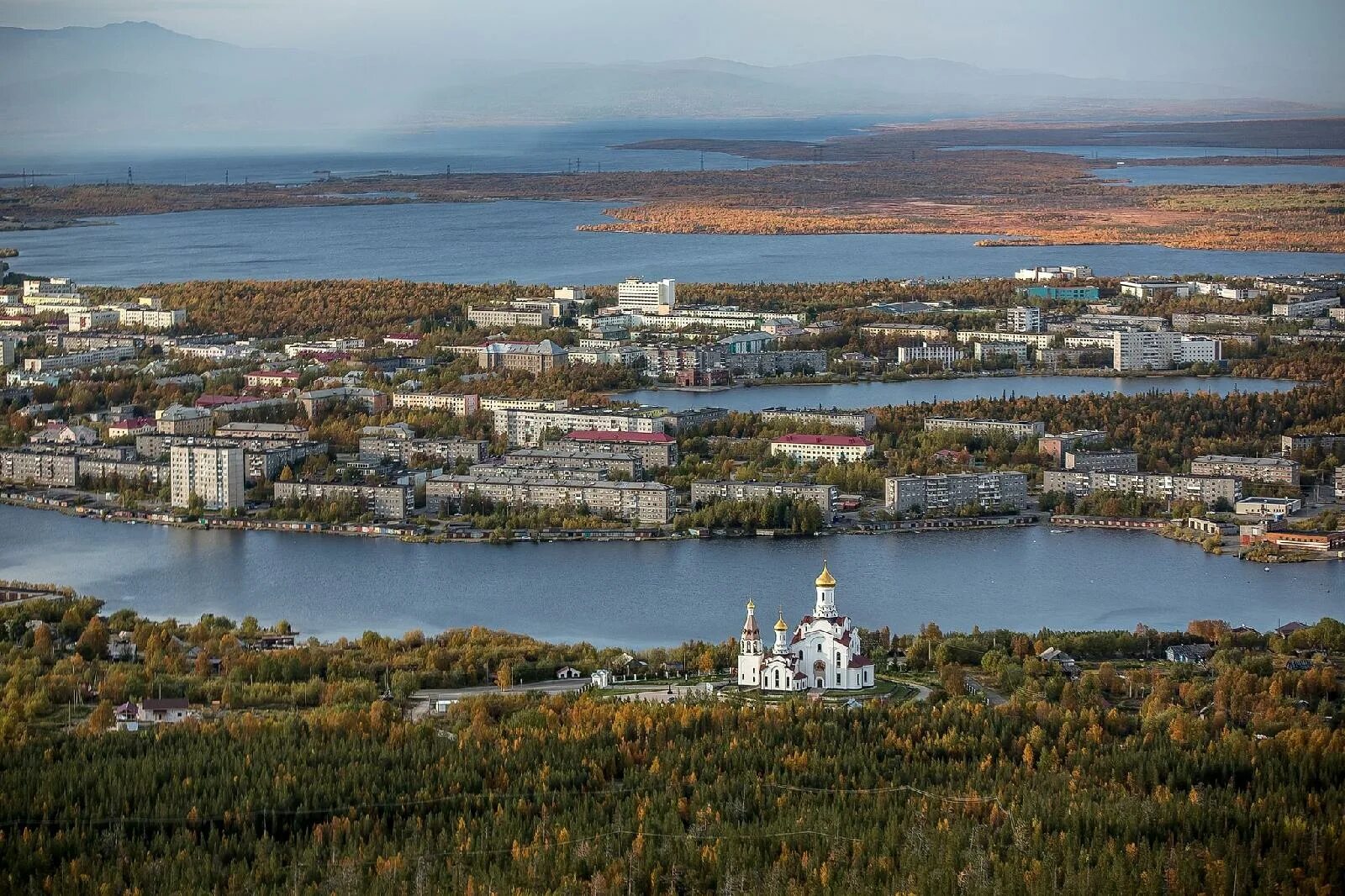 Кольский полуостров мончегорск. Город мончегорск. Г мончегорск мурманской. Мончегорск сопки. Мончегорск венеция заполярья.