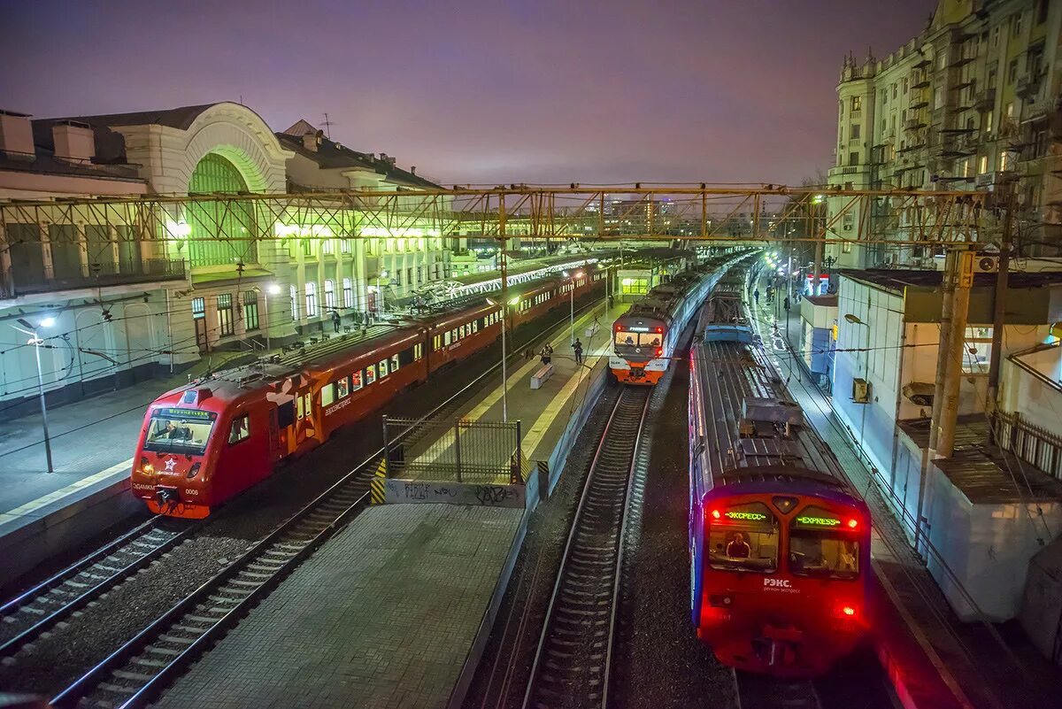 Железнодорожный московская область транспорт. РЖД Московский вокзал станции. Москва ЖД вокзал поезд. Поезд на вокзале. Поезд фото.