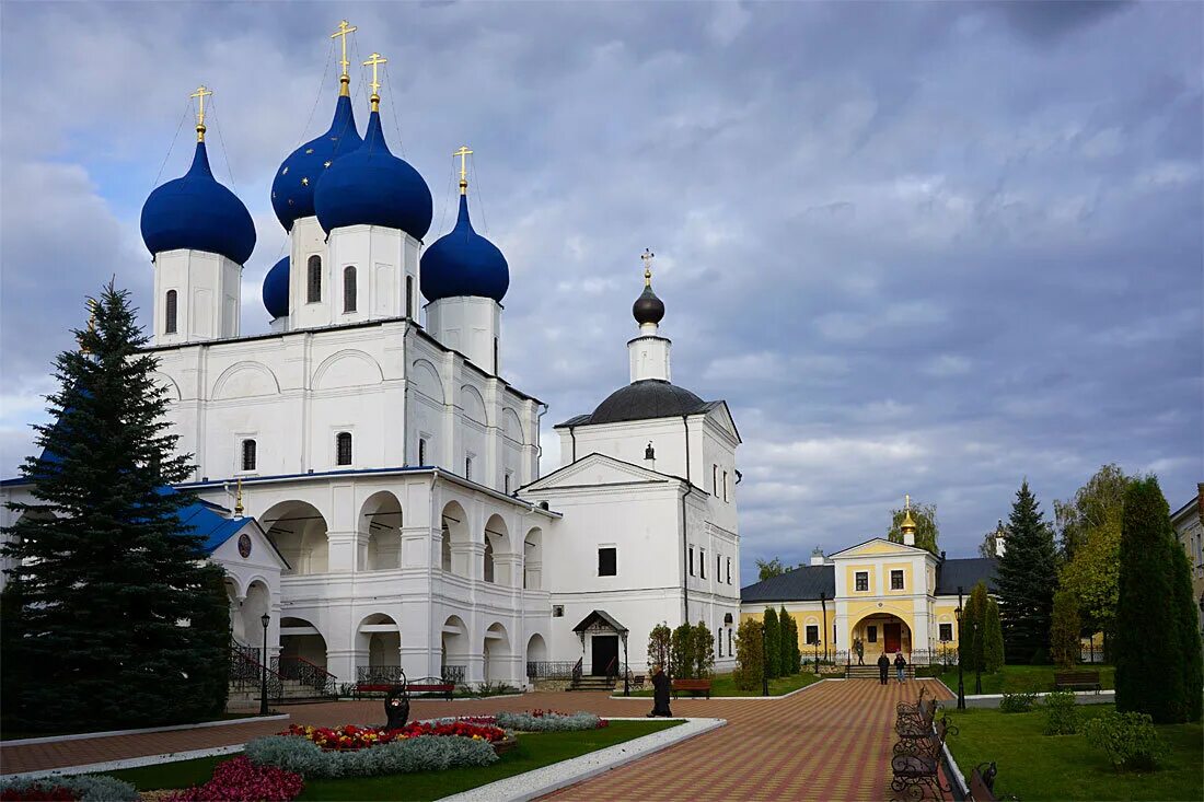 Самый главный монастырь. Монастыри Московской области. Николо Угрешский мужской монастырь из Серпухова. Высоцкий монастырь Московская область.