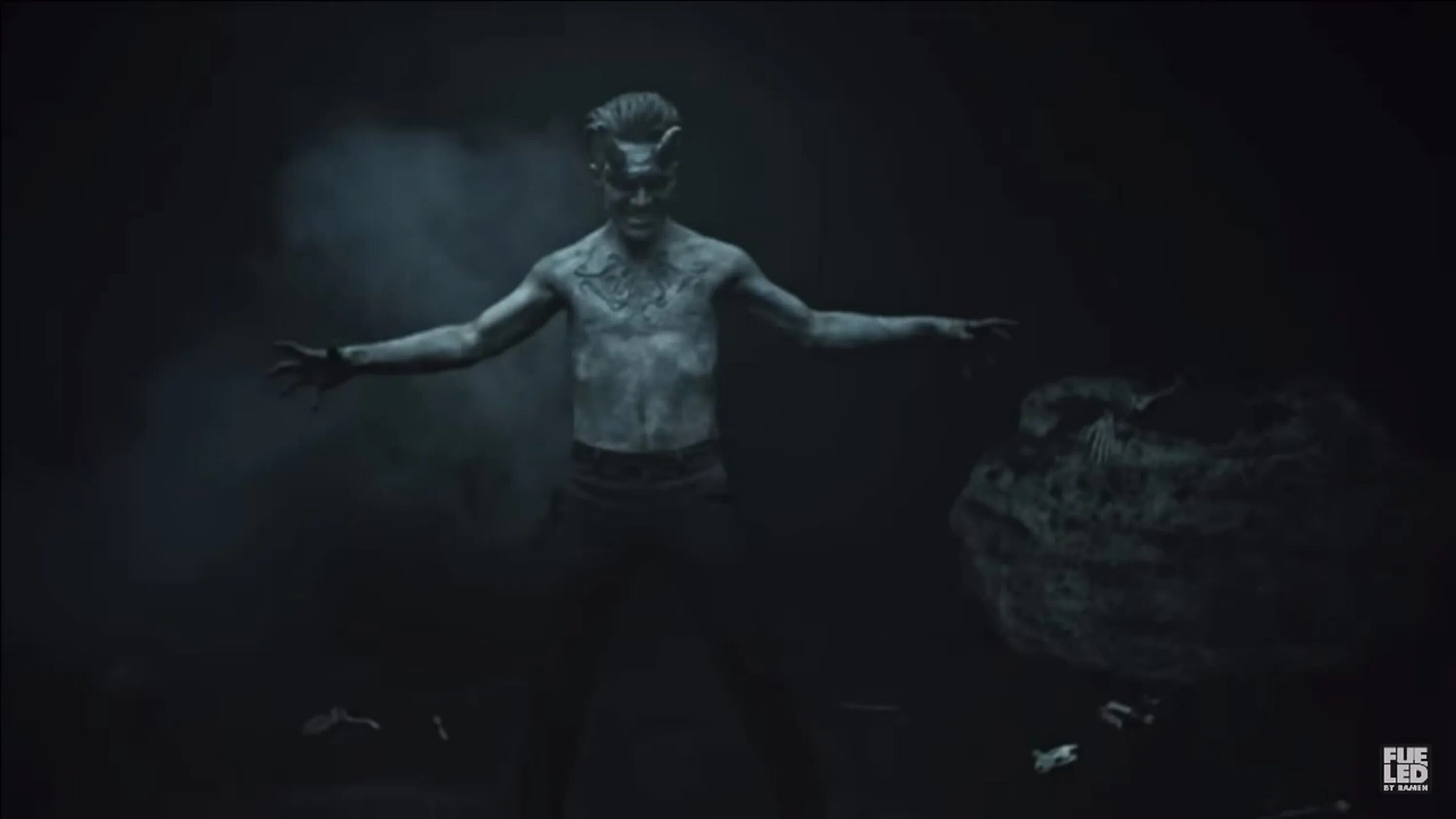 Клип panic. Panic at the disco la devotee. Клип panic. Emperor's new clothes panic at the disco скача. Паник эт зе диско демон.