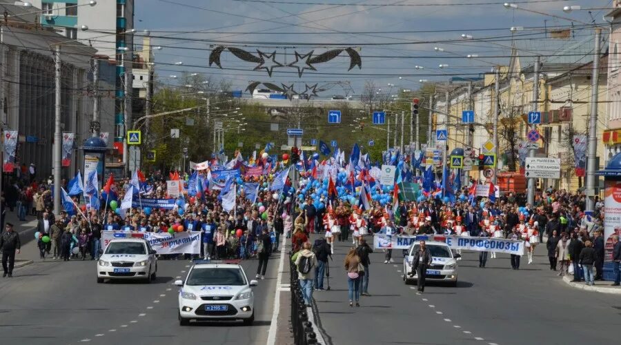 Первомай праздник Междуреченск. Первомай в Дзержинске. Комарова Первомайский праздник в городе. Первомайский праздник на дачах.