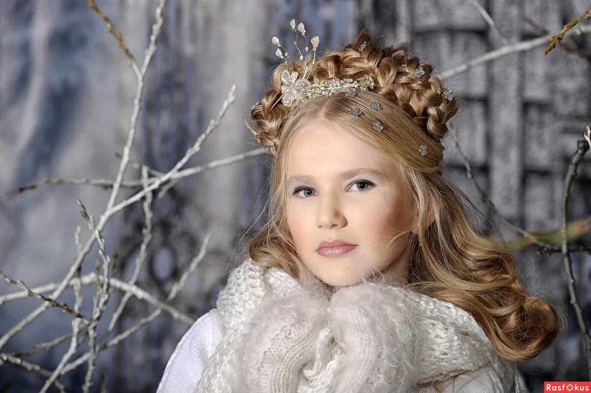 корона для девочки. маленькая королева. наташа королёва бриллианты слёз обложка. маленькие звезды дети. корона для девочки.