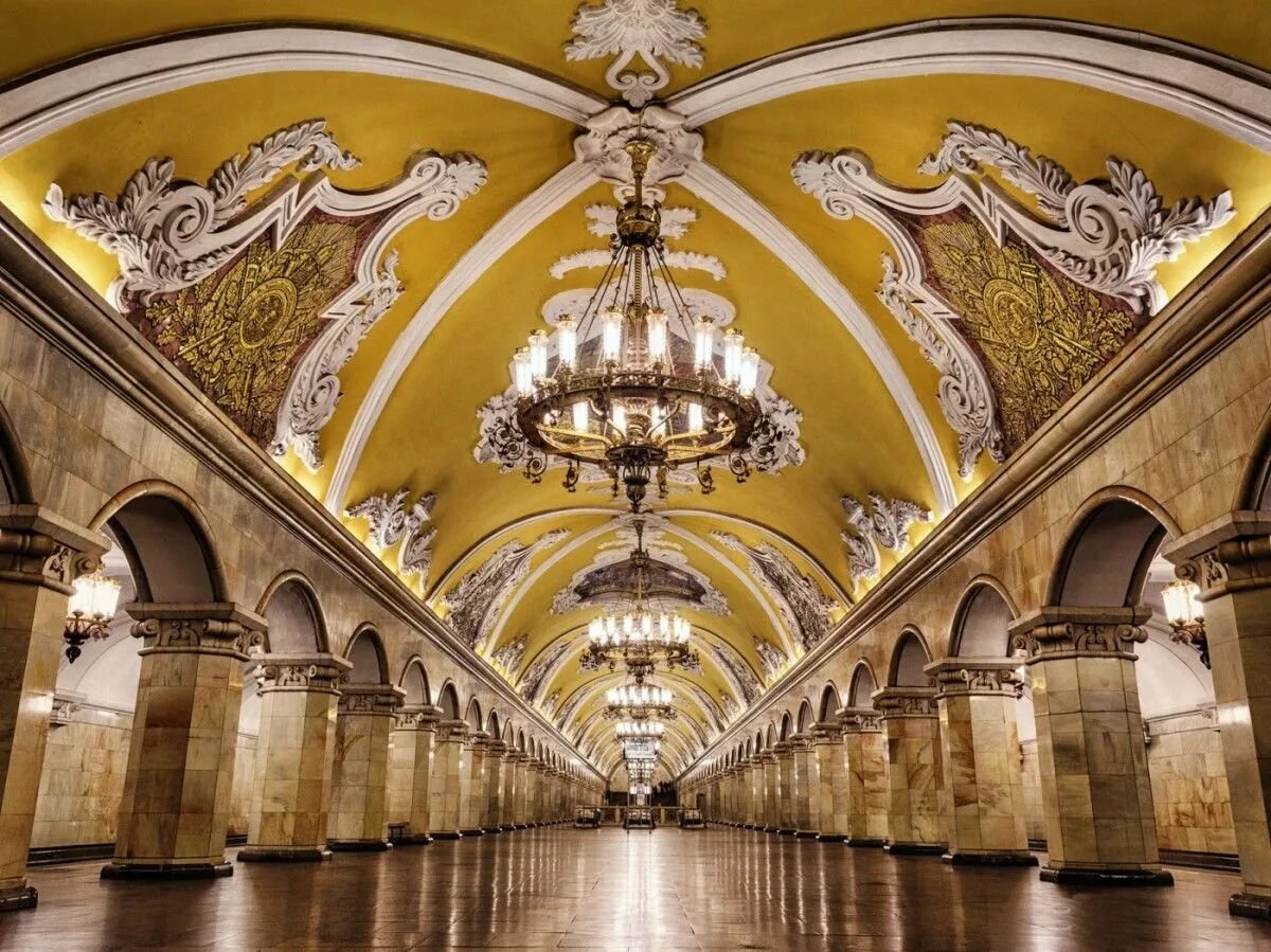 8 московский метрополитен. Станция метро Комсомольская. Станция Комсомольская Кольцевая Москва. Московское метро станция Комсомольская. Станция метро Комсомольская Кольцевая.