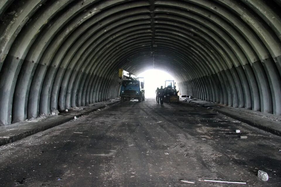 Бетонный ангар. Ярмолинцы военный городок. Бетонные ангары. ЖБИ ангары.