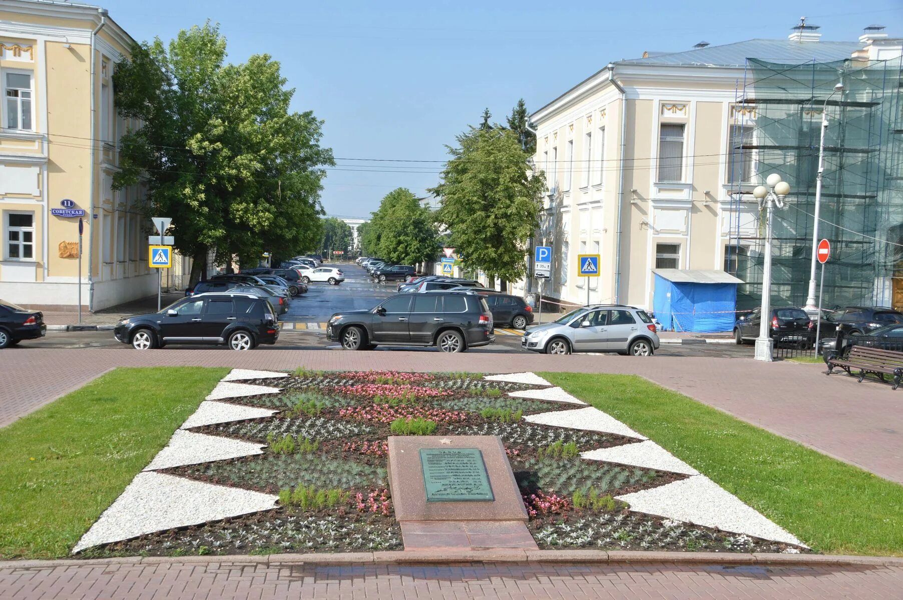 Тверь бульвар. Благоустройство бульвара Ногина в Твери. Тверь площадь Ленина клумба. Цветники в Твери.