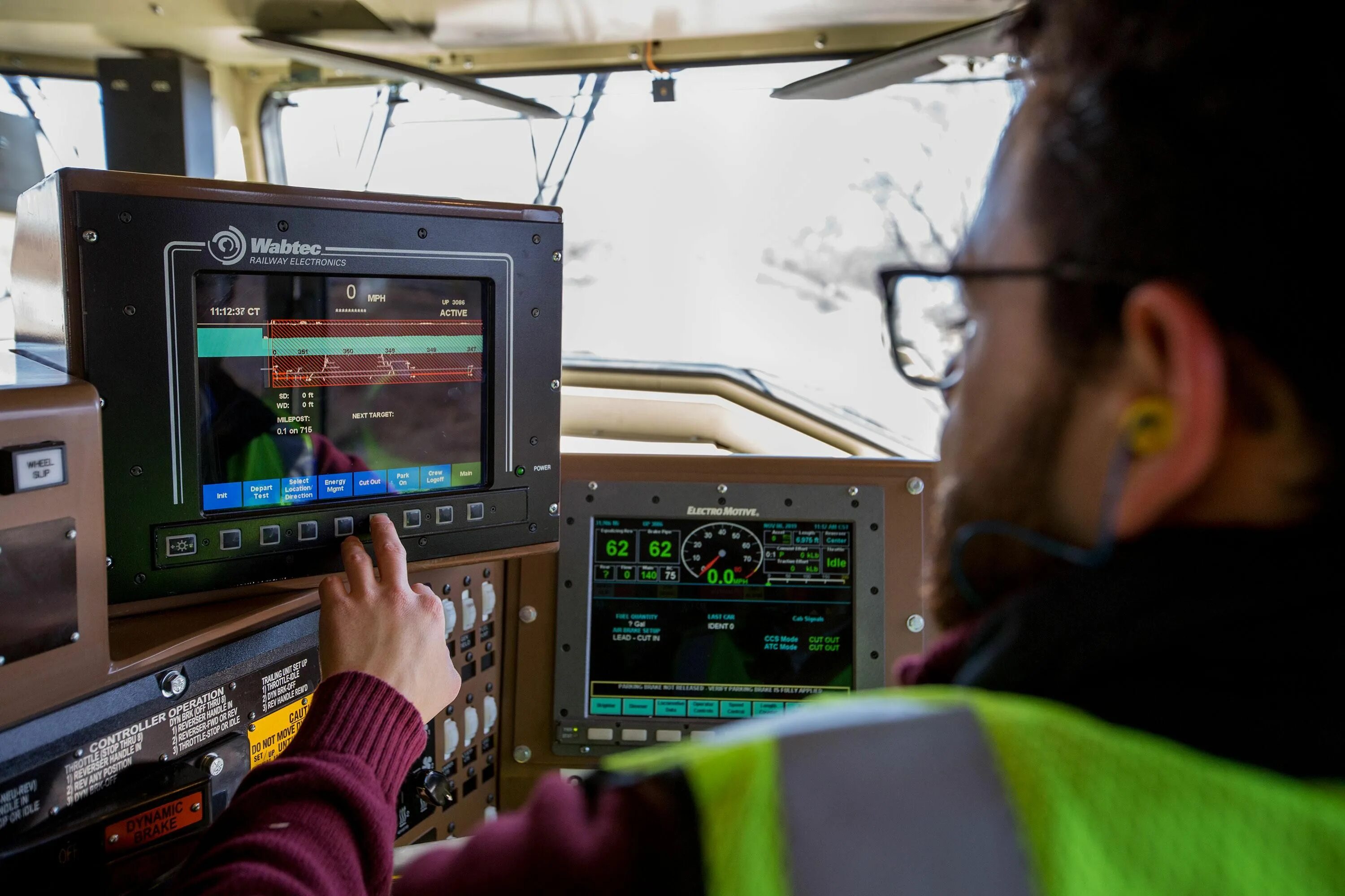 Train control. Система управления движением поездов eo-ptc. positive train control. control поезд.