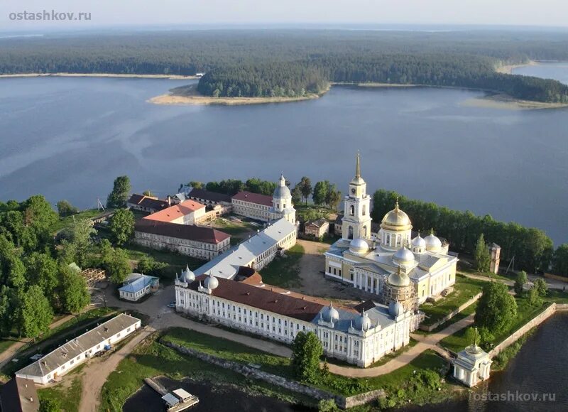 Селигерская крепость. Нило-Столобенская пустынь Осташков. Монастырь на Селигере Нилова пустынь. Осташков Нилова пустынь. Озеро Селигер монастырь Нилова пустынь.