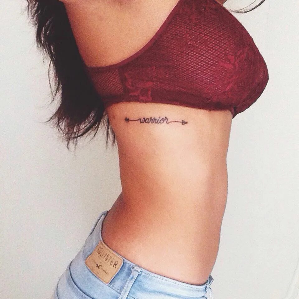 Тату на ребрах для девушек. Тату на ребрах для девушек. Тату на ребрах. Тату на талии. Тату сбоку на ребрах.