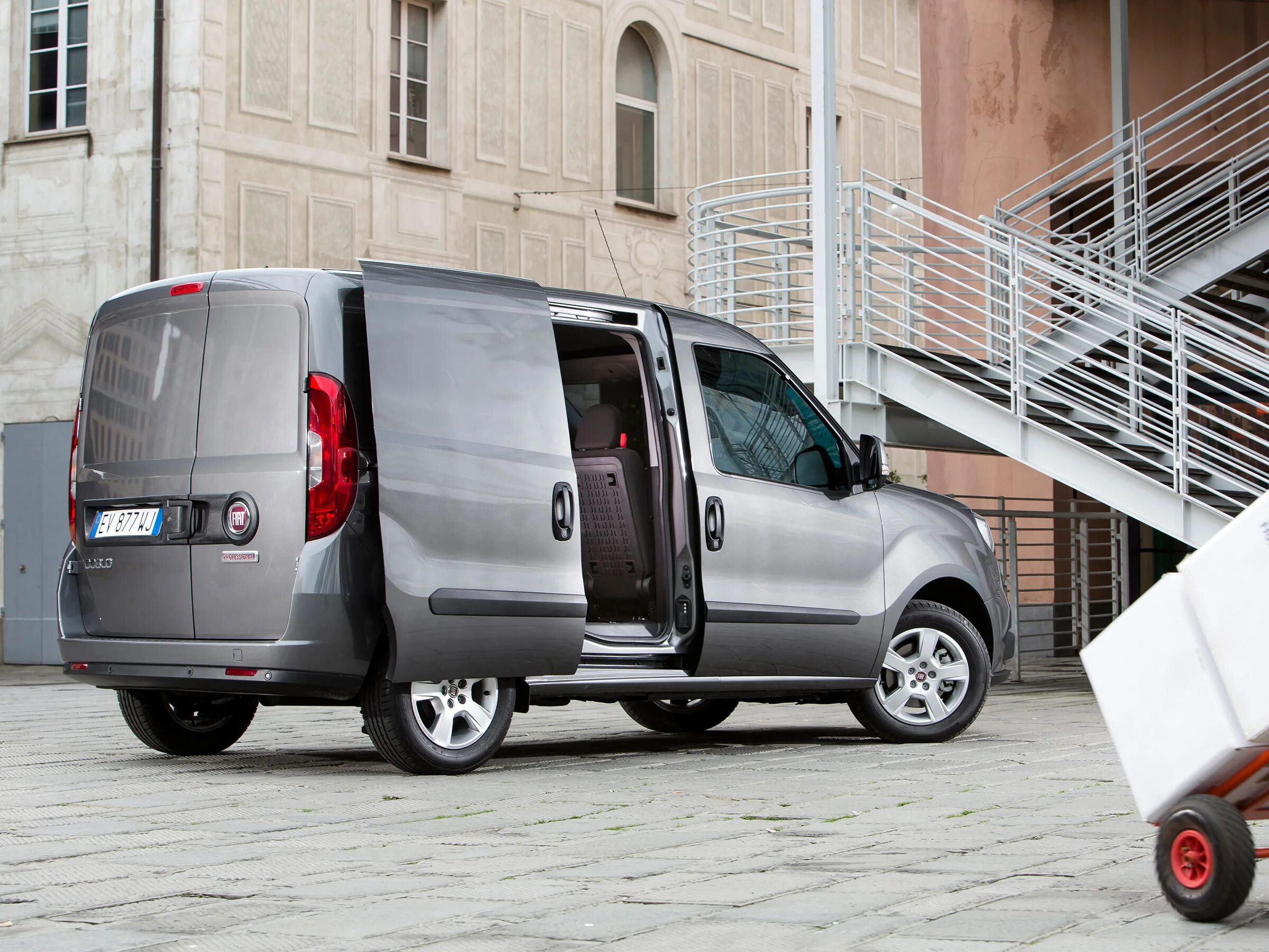 Fiat doblo 2019. Fiat doblo cargo. Фиат карго. Фиат добло карго 2014. Фиат добло 2015 грузовой.