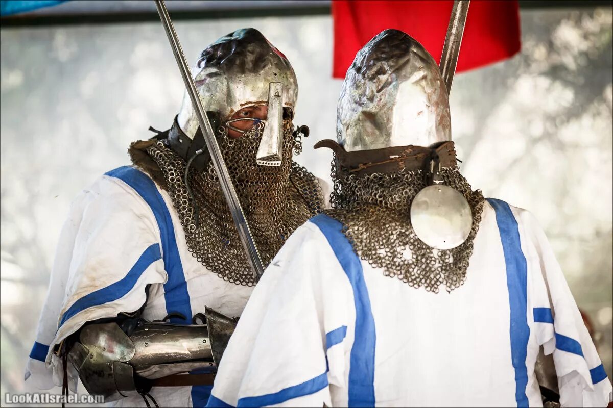 Рыцари иерусалима. Иерусалимский рыцарь. Рыцари в израильском царстве. Рыцари царства иерусалимского. Иерусалимский рыцарь белый.