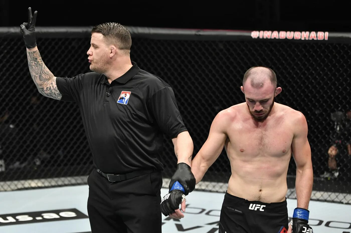 Роберт берд рефери. Жорж сен-пьер. Элизеу залески. Чемпионы юфс конор макгрегор. Гаррет холлоу боец мма.