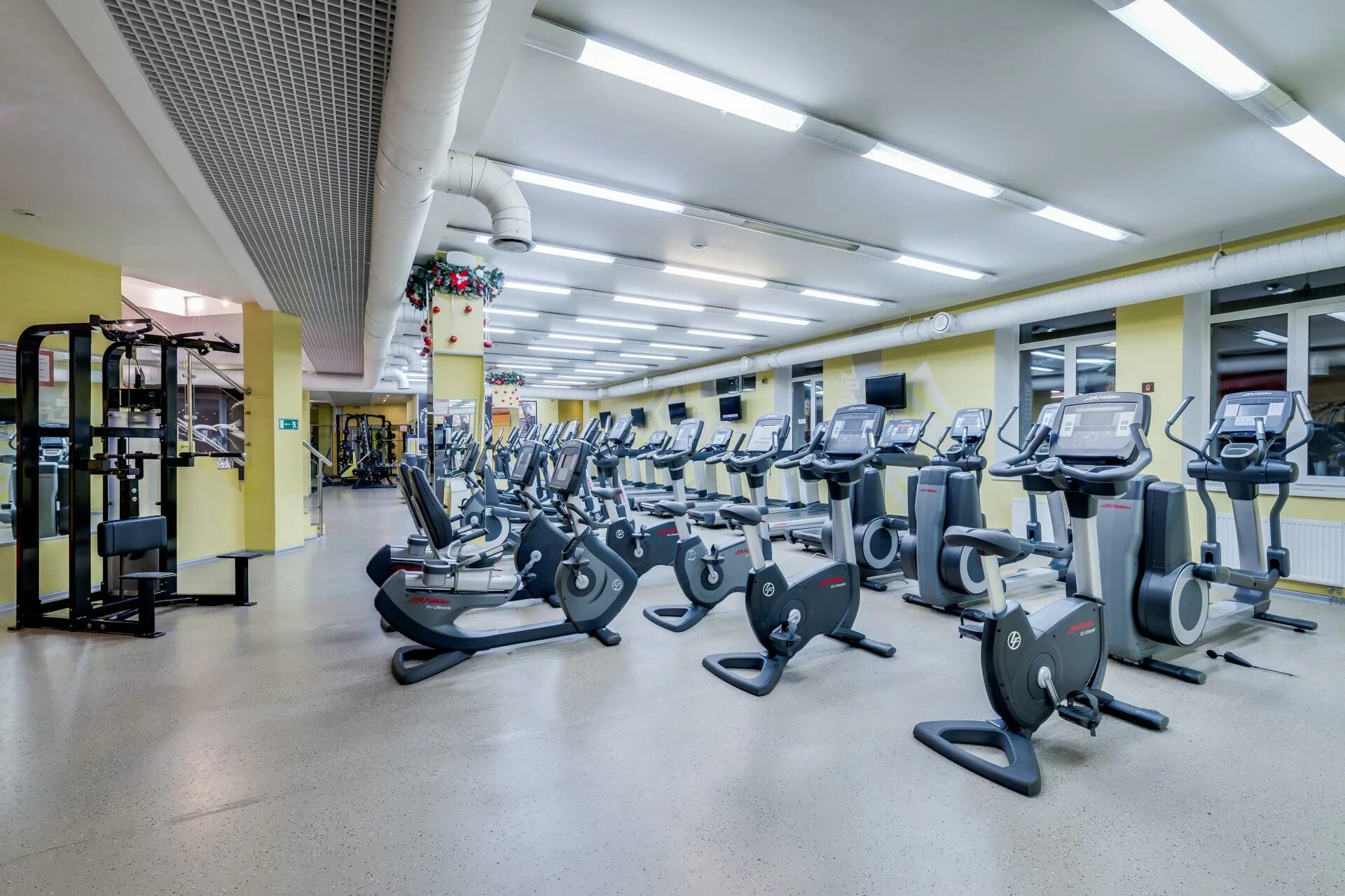 Фитнес клуб магнето в марьино. Магнето фитнес переделкино. Magneto fitness новопеределкино. Фитнес зал в новопеределкино. Magneto fitness марьино.