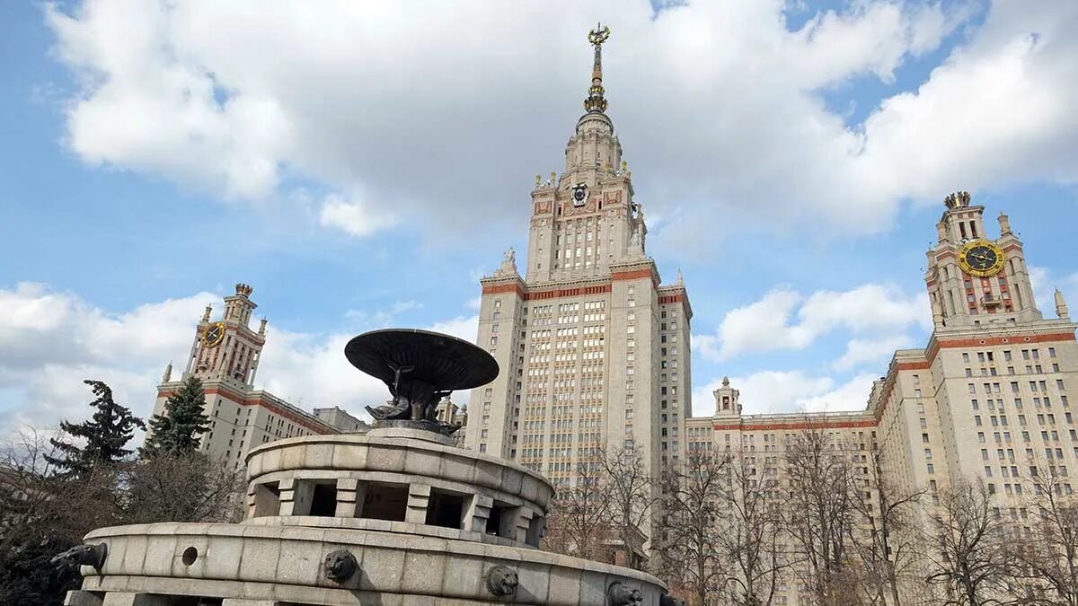 Тепляков мгу. Теплякова в мгу с ковалевым. мгу экзамены. теплякова в мгу фото.