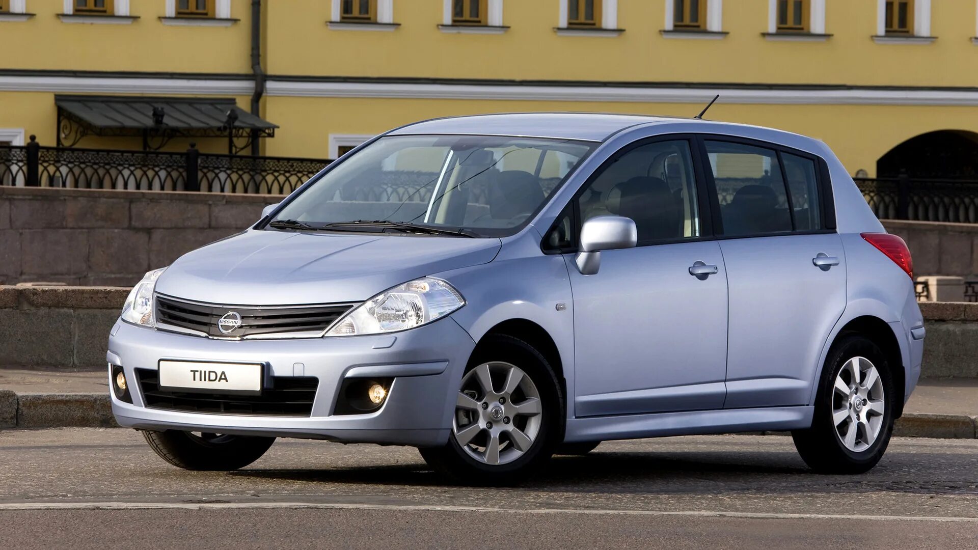 Nissan Tiida 2010. Ниссан Тиида 2010 хэтчбек. Ниссан Тиида 2007 хэтчбек. Nissan Tiida c11 хэтчбек.