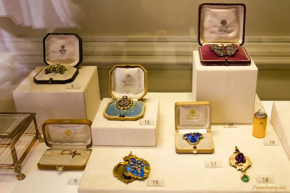 Ул чайковского 29 особняк трубецких-нарышкиных ювелирная выставка. Музей фаберже спб. Музей ювелирных изделий в петербурге. Ювелирная выставка. Ювелирка в музее виктории и альберта.
