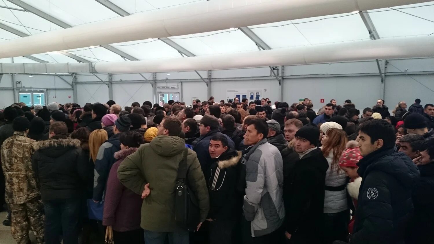 сахарово москва миграционный центр мигранты. москва сахарова миграционный центр. работа в миграционном центре. сахарова миграционный центр дактилоскопия. режим работы миграционного центра.