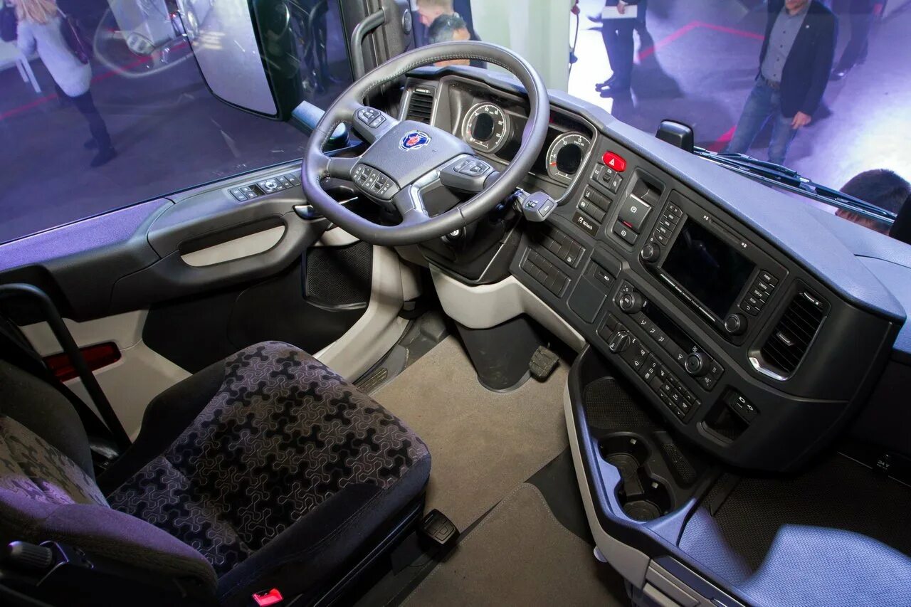 Скания s730 кабина. Скания евро 6 салон. Скания s730 кабина. Scania r440 2020 салон. Scania s730 v8 салон.