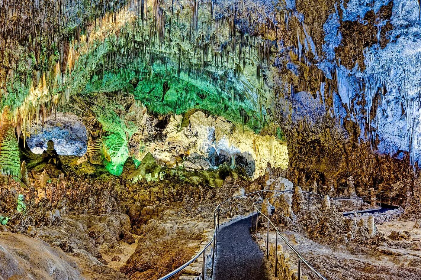 Big mother nature cave. Карлсбадские пещеры Нью-Мексико. Национальный парк Карлсбадские пещеры. Карлсбадские пещеры - Нью-Мексико, США. Карлсбадские пещеры Нью Мехико.