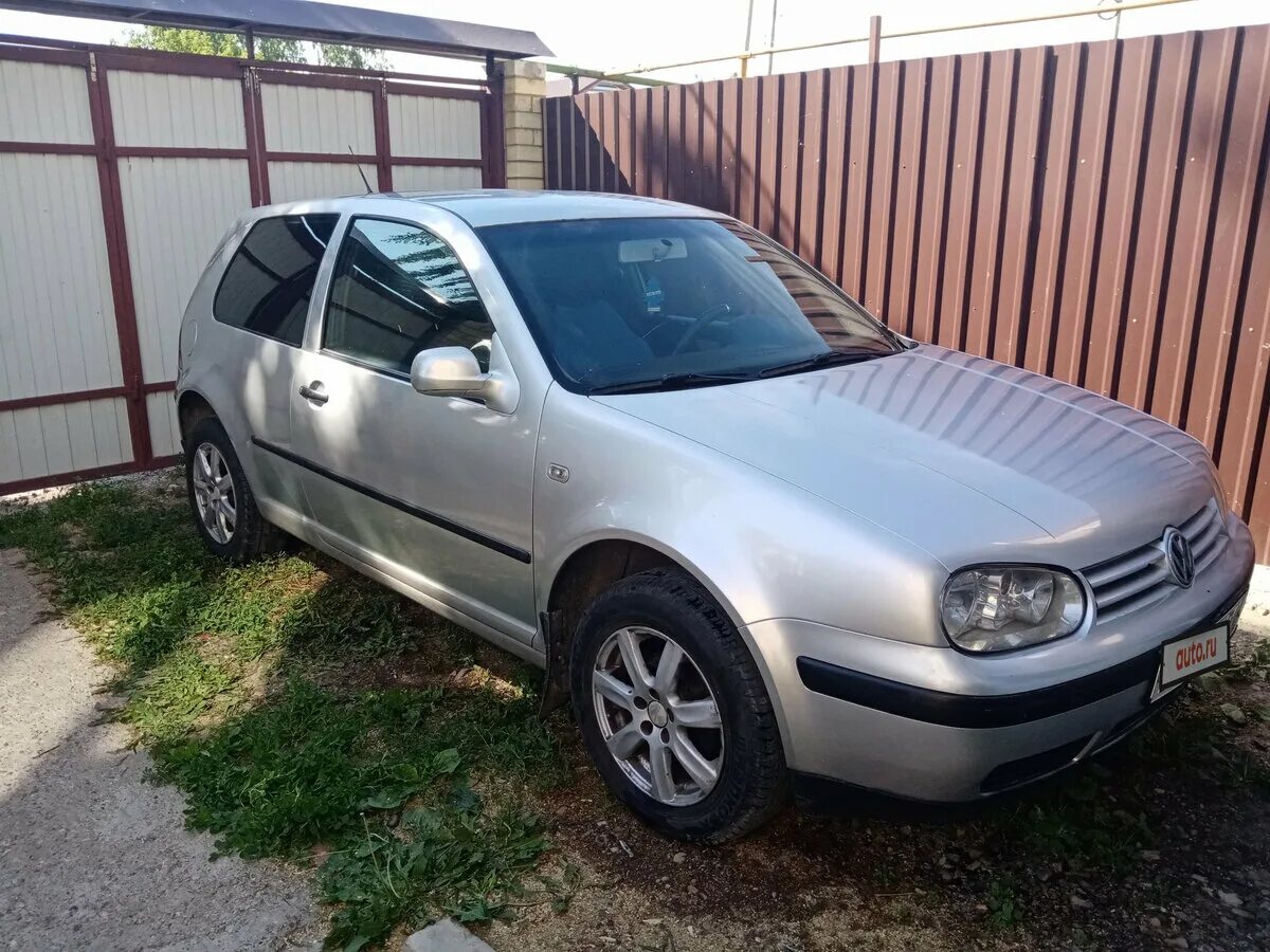 Фольксваген гольф 4 серебристый. Фольксваген 2001 года. Volkswagen Golf 4 3 двери серебристый. Golf 4 2001.