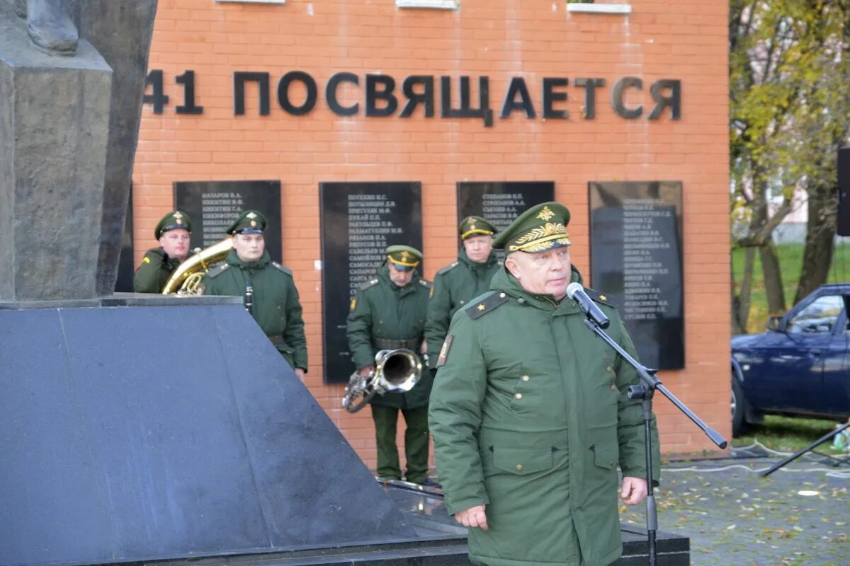 Памятник кремлевским курсантам 1941 посвящается какому событию. Памятник кремлёвским курсантам. памятник кремлевским курсантам мвоку. марш кремлевских курсантов. памятник кремлевским курсантам мвоку чему посвящен.