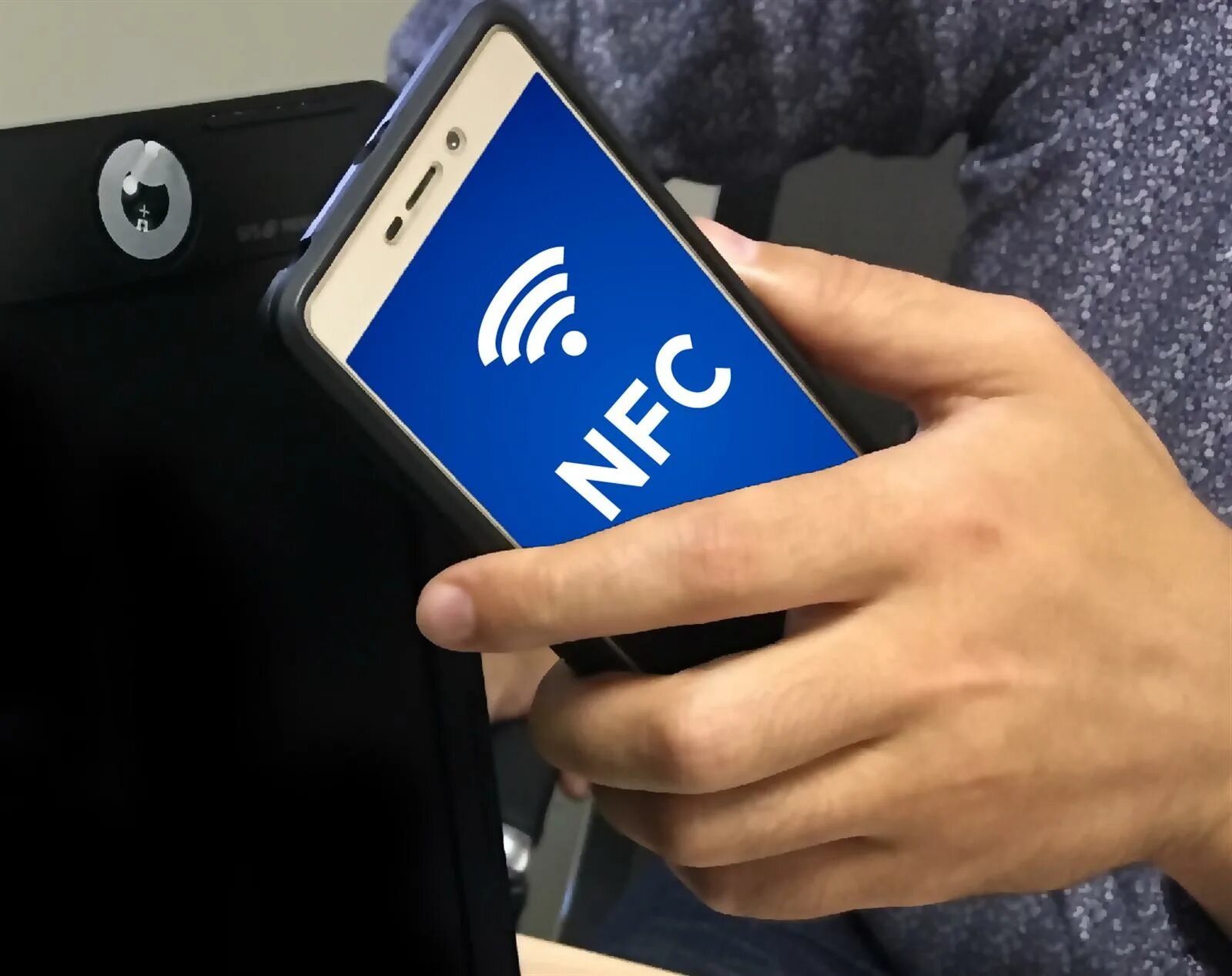 Смартфон поддерживает nfc. NFC технология. Что такое NFC В смартфоне. NFC картинки. Сканирование NFC.