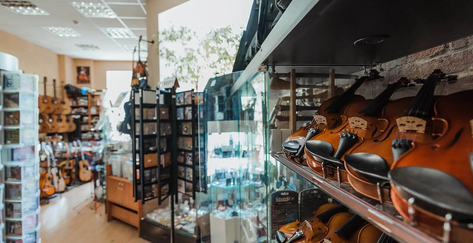 интерьер музыкального магазина. музыкальный магазин москва. магазин музыкальных инструментов рязань. магазин ноты на тверском. музыкальный арсенал тюмень тульская 4.