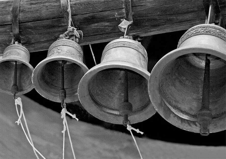 Старинные звоны. Колокол. Колокола в древности. Церковные колокола. Старый колокол.