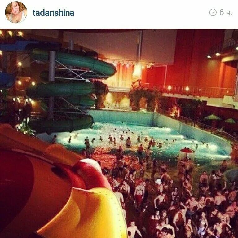 Подростки в аквапарке. Аквапарк фото посетителей. Аквапарк на беговой спб. Дети в аквапарке. Аквапарк новосибирск семейный.