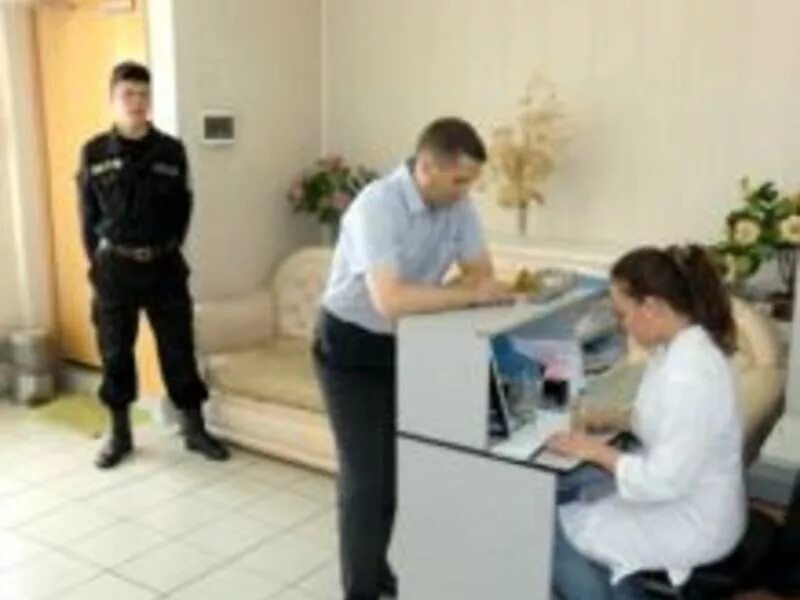 охранник в больнице. врачи и охранники. охрана лечебных учреждений. охранник в больнице. охранник в поликлинике.