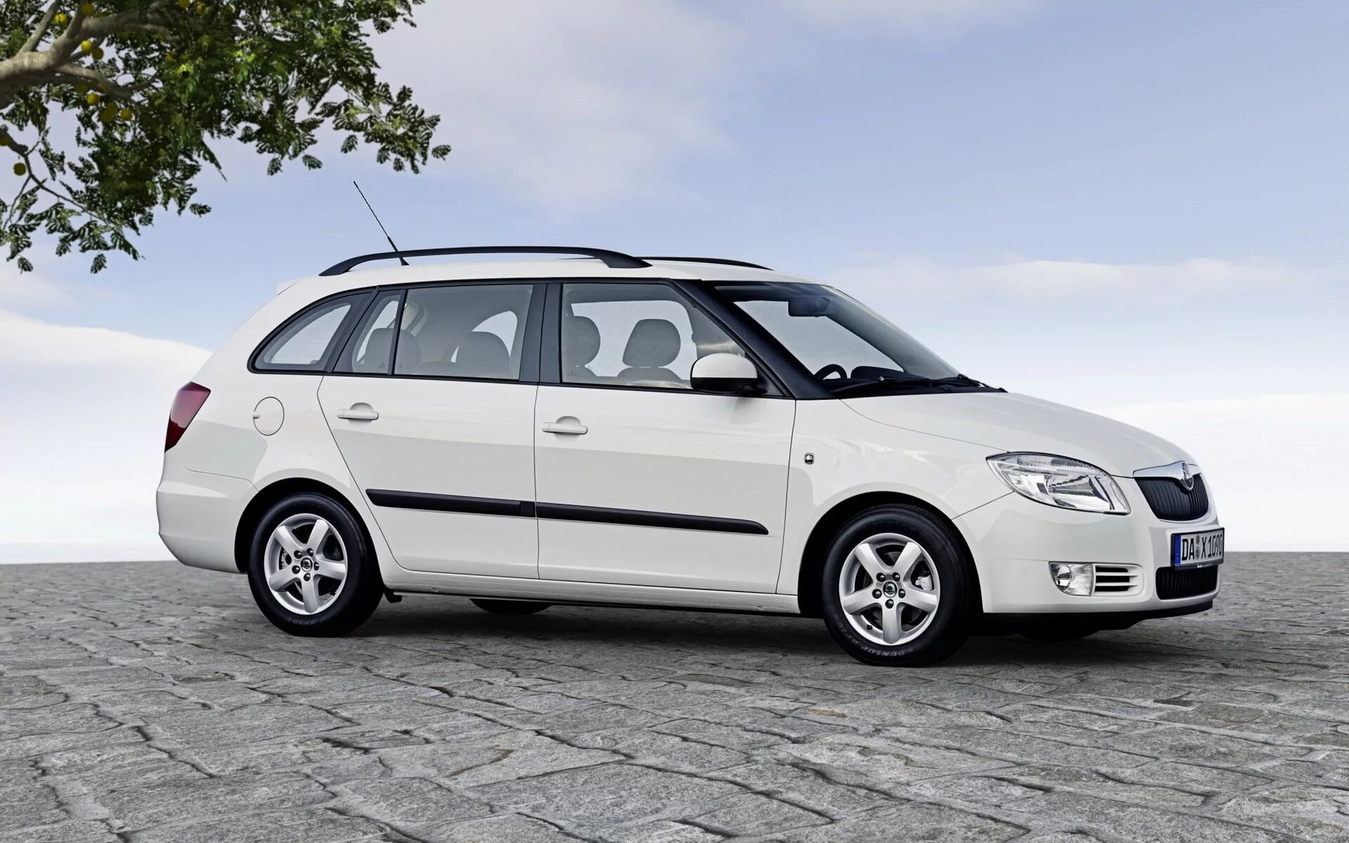 Skoda fabia универсал. Skoda fabia универсал. 2. Шкода фабия 2007 1. Иж комби 2125.