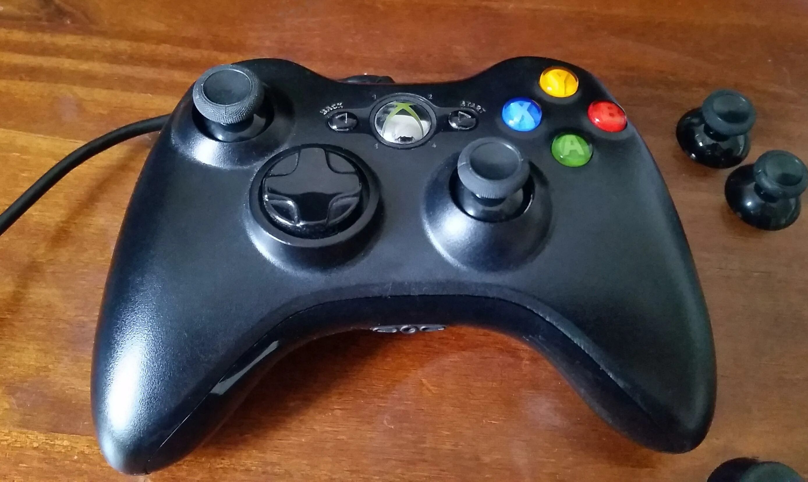 Какой джойстик 360. Джойстик xbox 360 и xbox one. xbox 360 controller p1. стик для джойстика xbox 360. xbox 360 controller разъемы.