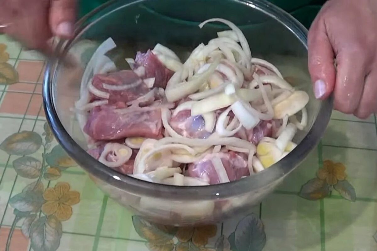 Как мариновать шашлык чтобы был сочным. Как мариновать шашлык чтобы был сочным