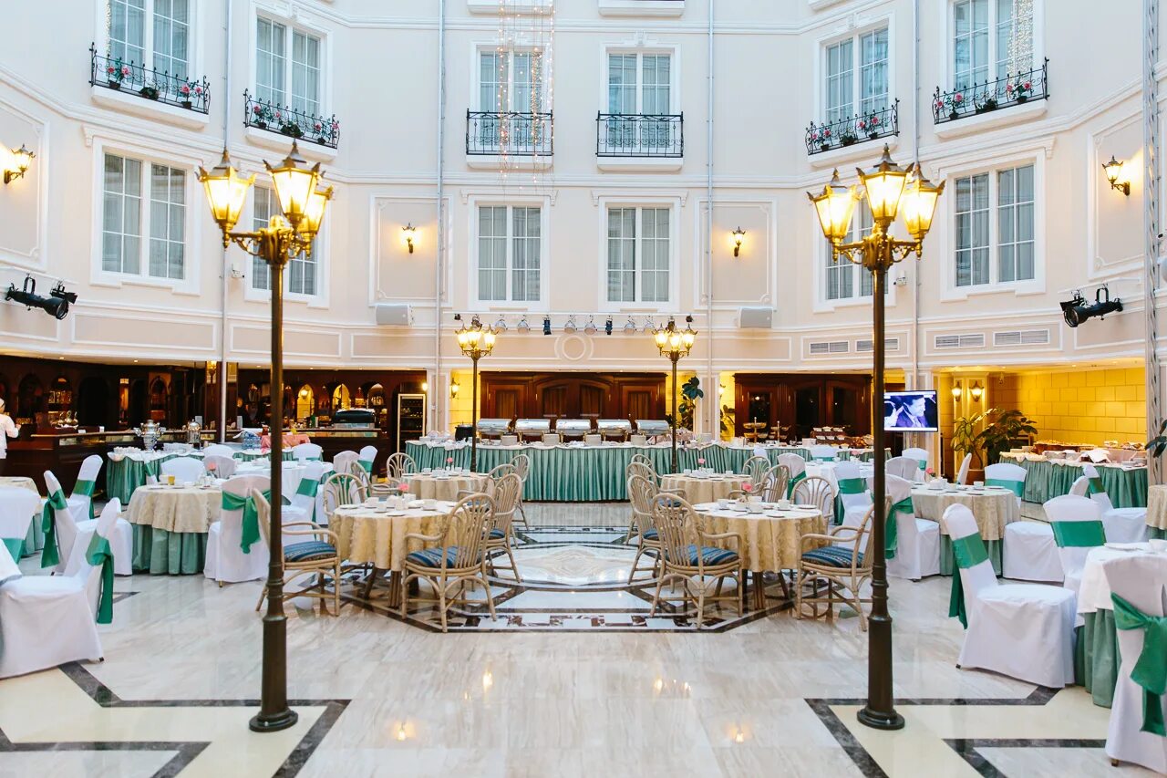 Гранд спб. Гранд отель Эмеральд СПБ. Grand Hotel Emerald 5 в Санкт-Петербурге. Гранд отель Эмеральд ресторан. Гранд отель Эмеральд Атриум.