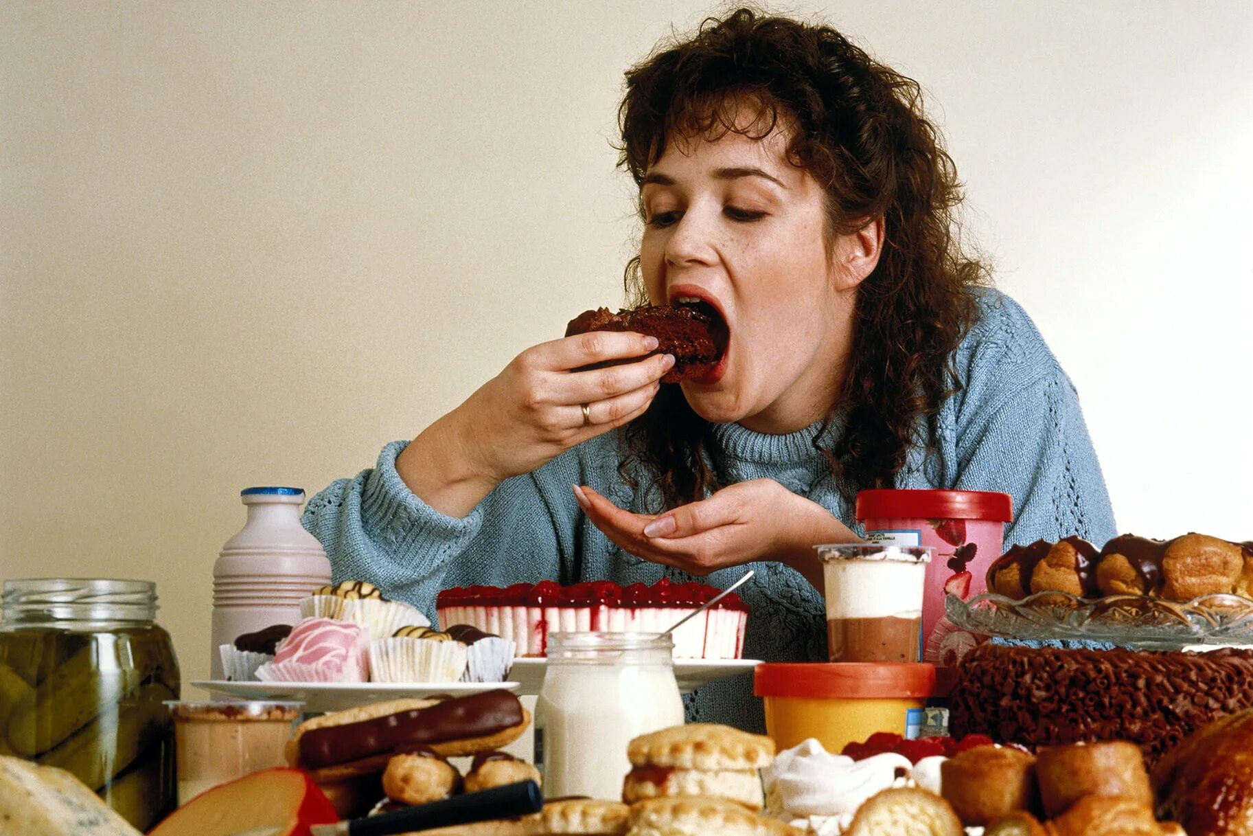 Высокие не едят. Переедание. Эмоциональное переедание. Зависимость от еды. Еда от стресса.