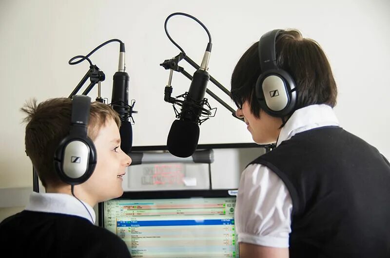 Школьное радио. Школьное радио картинки. Радиовещание в школе. Оборудование для радиовещания в школе.
