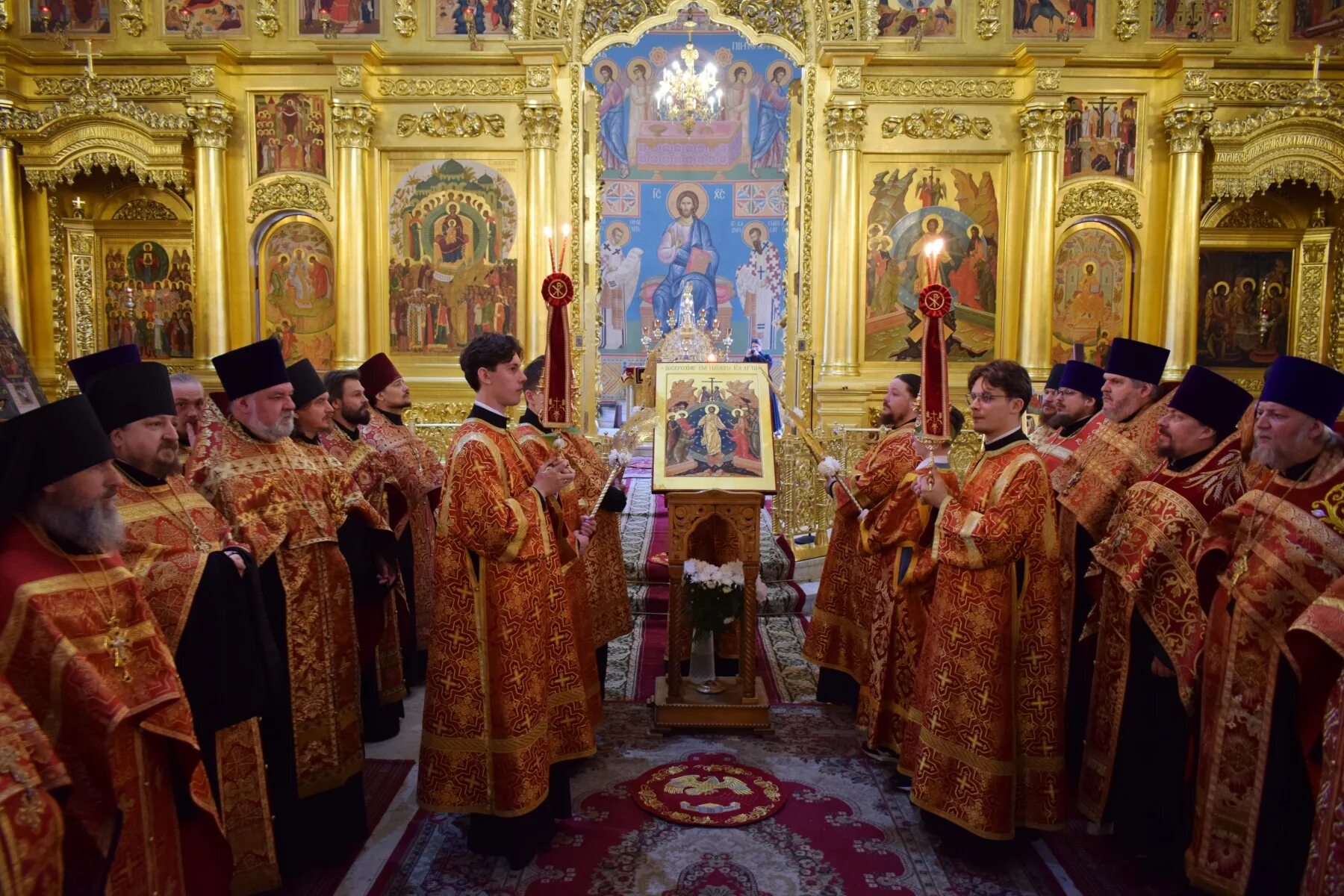 храмы служба калуга. храм калужской иконы божией матери в калуге. калуга голубая церковь. свято-лаврентьев монастырь калуга батюшки. леонид викарий калужской епархии.