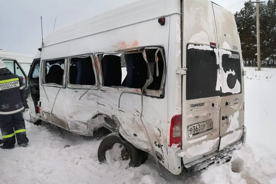 Чп башкирия. ДТП В Салаватском районе 10.01.2021. Авария Башкортостан автобус. Авария в Башкирии Форд Транзит. Авария автобуса в Салаватском районе.