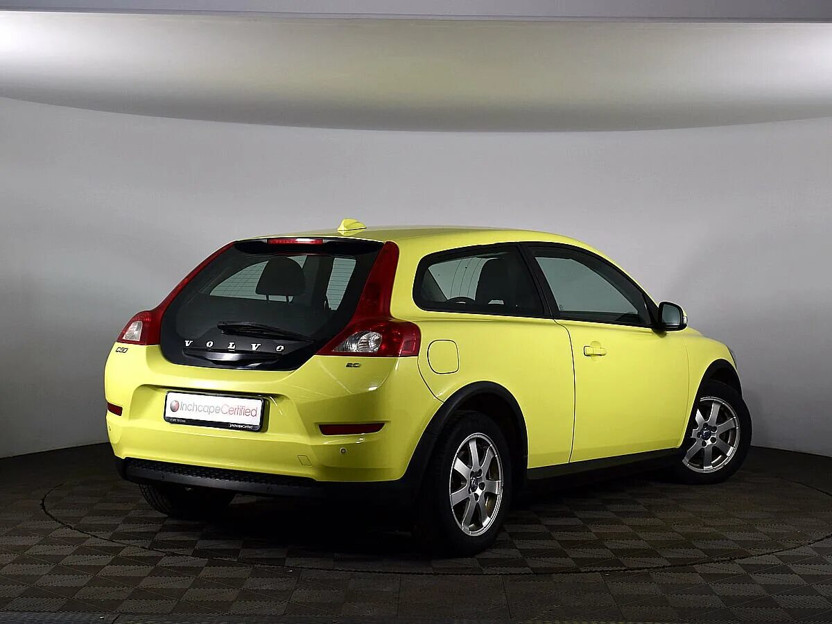 Volvo хэтчбек c30. Вольво хэтчбек с 30. Volvo c30 Hatchback 2012. Volvo c30 желтая. Продам хэтчбек