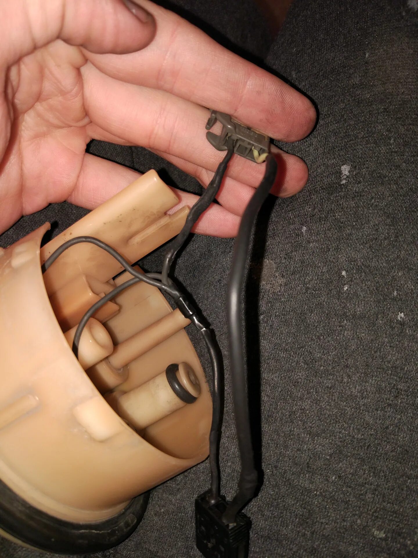 Топливный насос тойота рав 4. Замена топливного насоса рав 4. Замена топливного насоса рав 4. Топливный насос тойота рав 4. Бензонасос тойота рав 4.