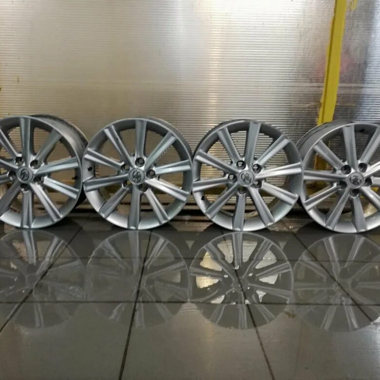 Диски камри 17 радиус. Диск тойота камри 17 оригинал. Диски камри 17 радиус. Диски тойота камри v55 r17. Камрики r17 toyota.